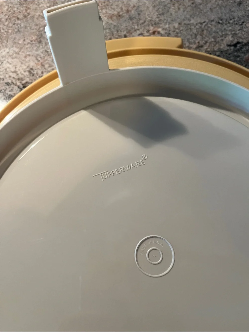 Tupperware Cake and Pie Carrier.